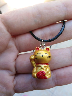 Μεταγιόν τυχερή γατούλα Maneki Neko καινούργιο, κόκκινο και χρυσαφί