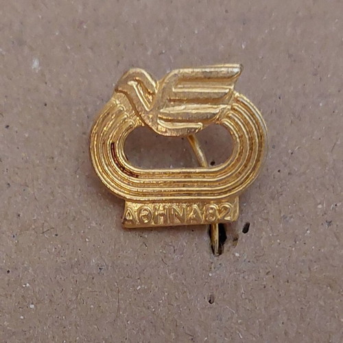 Pin badge Athens 1982 used