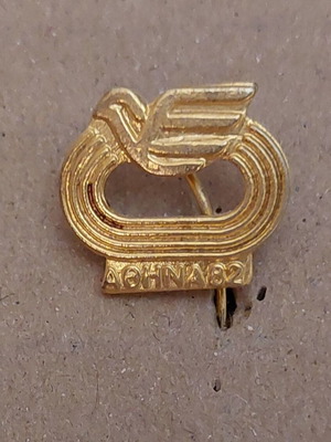Pin badge Athens 1982 used
