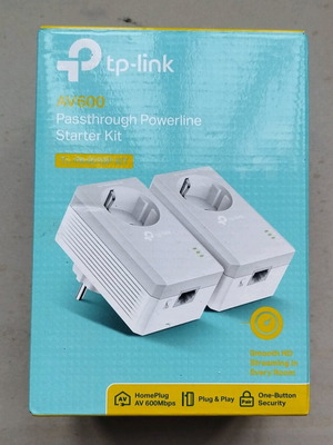 TP-Link TL-PA4010P AV600 Passthrough Powerline KIT like new