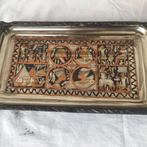 Egyptian decoration set like new, metal tray and vase with engraved figures
