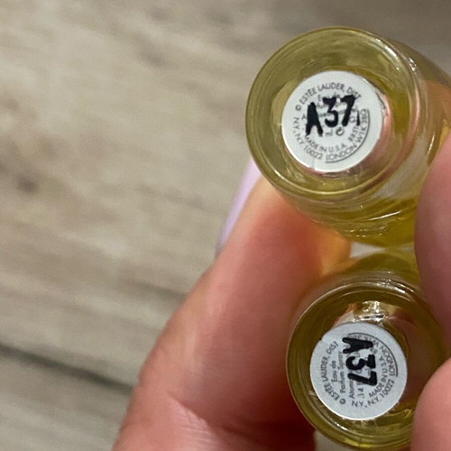Mini perfume set 2 pieces like new, elegant glass bottles