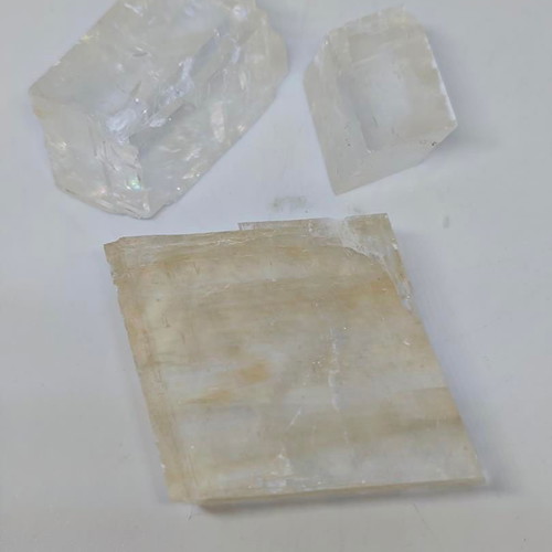 Set of 3 natural topaz crystals like new