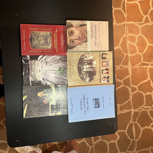 History books like new, pack of over 100 pieces
