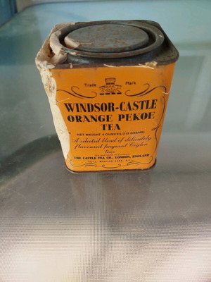 Vintage Windsor Castle coffee bean tin used, full