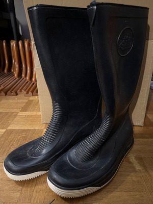 Blue galoshes used size 39-40 with white sole for sailing