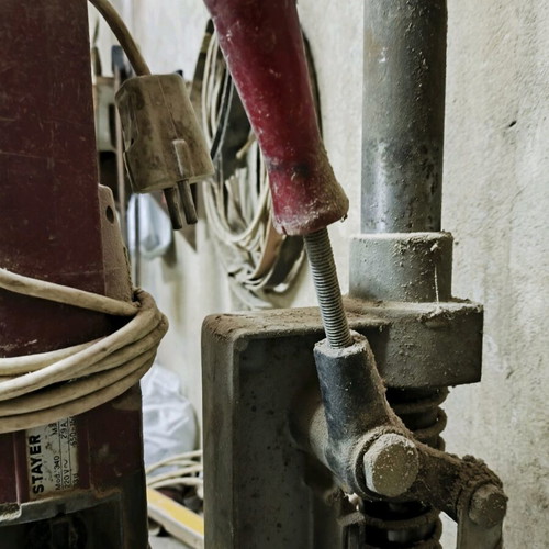 Hinge press like new