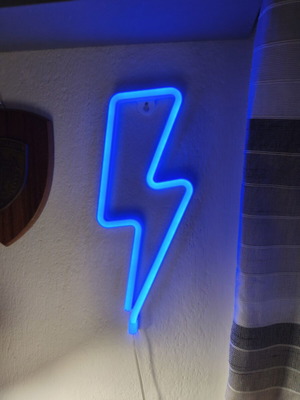 Neon light σαν καινούργιο, δεν περιέχεται φορτιστής