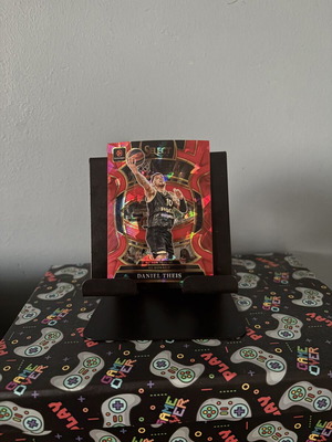 Daniel Theis Red Ice Panini Select Basketball Card new