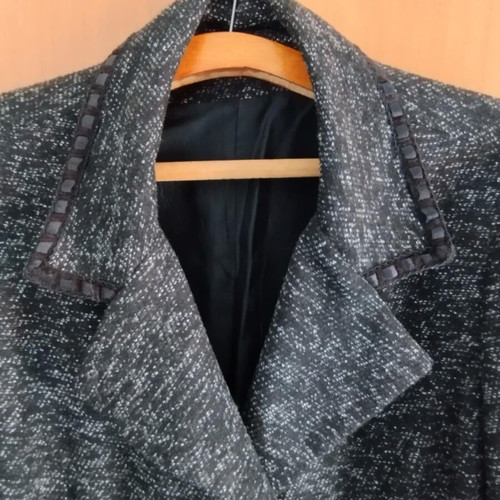 Black coat with gray details like new, size XL