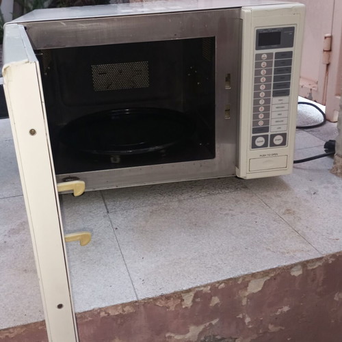 Hamilton Beach 999E microwave oven used, convection, 28L