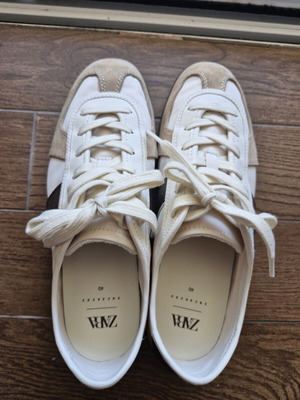 Zara sneakers size 40 like new, beige