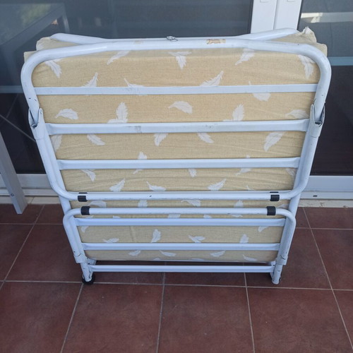Folding bed with wheels and mattress used, very good condition