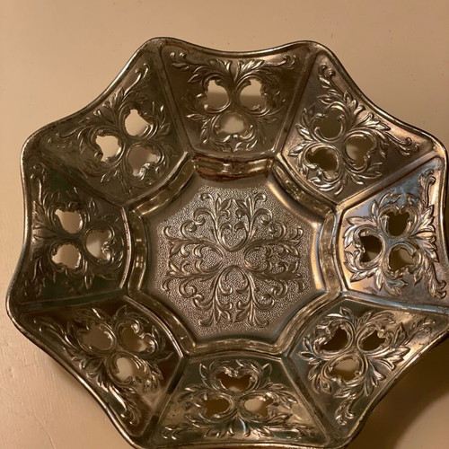 Decorative silver-plated dish like new, diameter 18cm