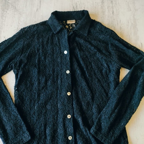 Black shirt with embroidery like new