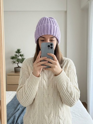Knitted women's hat like new, purple, elastic fit