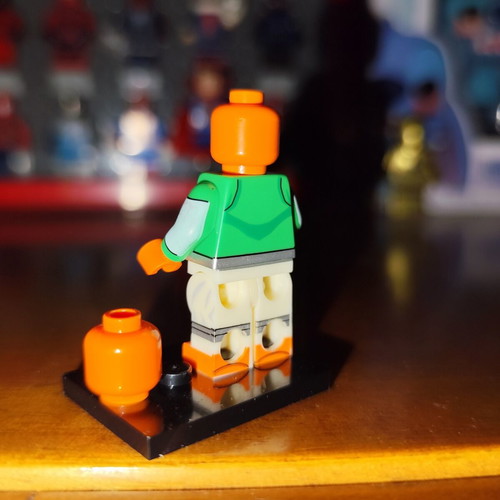 Allen the Alien Green-White Suit minifigure like new with accessories