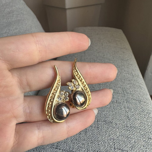 Vintage earrings with stainless steel and hematite stone, like new