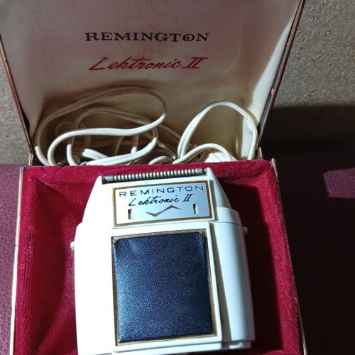 Remington Lektronic II electric shaver, vintage decor