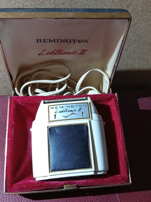 Remington Lektronic II electric shaver, vintage decor