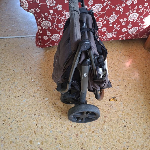 Joie Signature Baby Stroller used, good condition