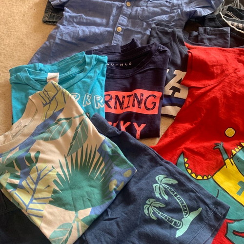 Pack of 17 summer clothes for boys aged 3-4 years