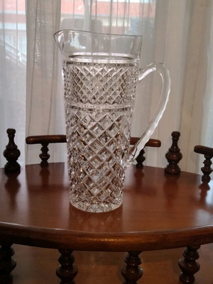 Crystal pitcher like new with diamond point pattern