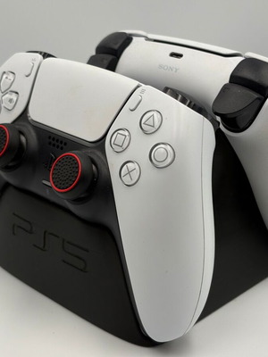Поставка за 2 контролера PS5 нова, 3D принтирана