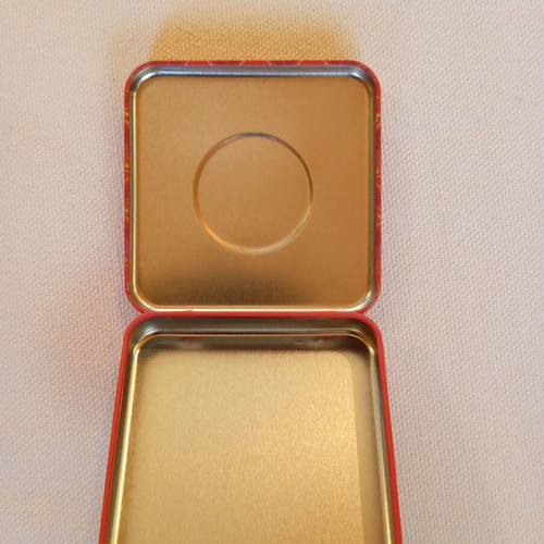 Maxim's Small Metal Case like new