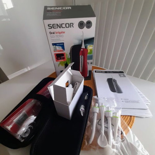 Sencor SOI 1101RD Oral Irrigator new with replacement heads