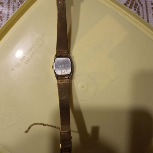 Seiko Quartz Gold-Tone Ladies Watch, vintage 1980s