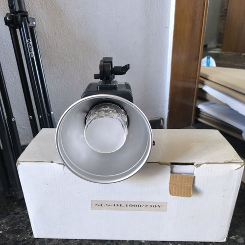 Photographic tripods new, large up to 5 meters with spotlights
