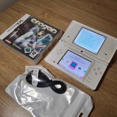 Nintendo DSi White like new with case and charger