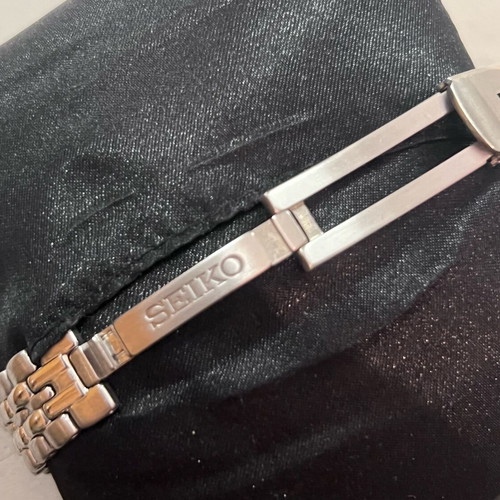 Seiko Elegant 27mm Sapphire Crystal New Women's Watch Gray