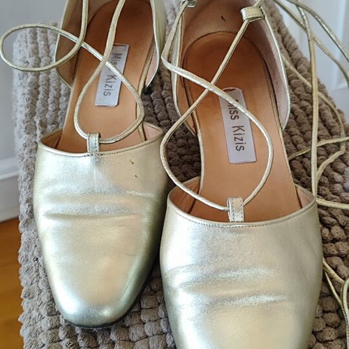 Vintage Miss Kizis Gold Leather Lace-Up Shoes size 39 like new