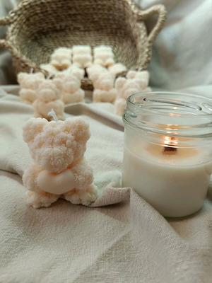 Handmade soy candle bear ivory with roses and heart 60g powder scent