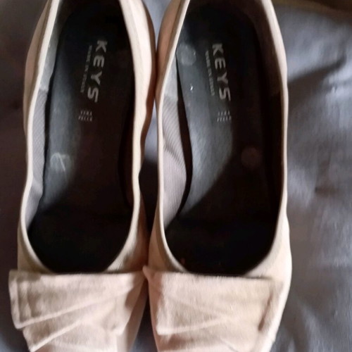 Keys beige leather pumps size 37 used, soft suede, 7 cm heel