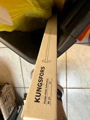 Ανοιχτή κουζίνα ΙΚΕΑ σαν καινούργιο με ράφια μπαμπού και ανοξείδωτα