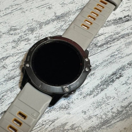 Garmin fenix 6 smartwatch with 3 extra bands