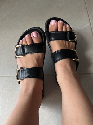 Solecia flat sandals size 37.5 like new, black