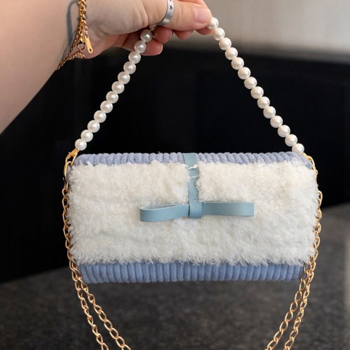 Handmade shoulder bag with white and turquoise colors, gold details and pearls