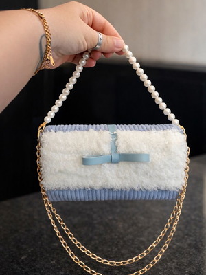 Handmade shoulder bag with white and turquoise colors, gold details and pearls