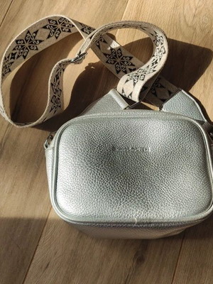 Enrico Coveri crossbody bag like new, silver with ethnic strap