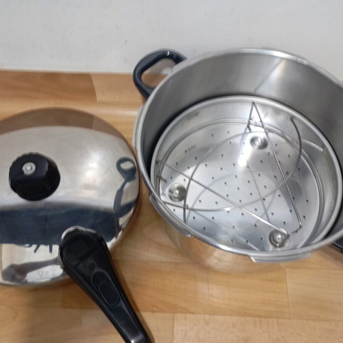 Fissliler Pressure Cooker 8 Liter Like New