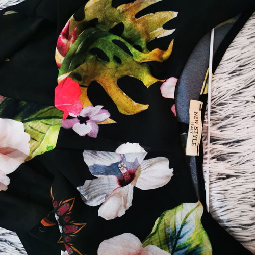 Beige pants like new with floral top gift