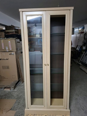 Κρυσταλλιέρα σαν καινούργιο, ύψος 196 εκ., ράφια γυάλινα