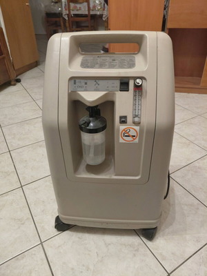 Oxygen bottle and oxygen machine used