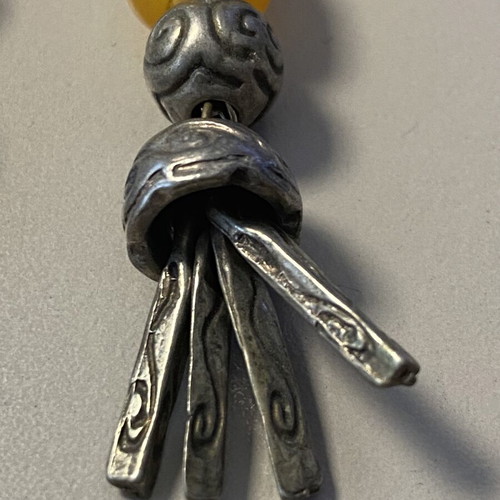 Collectible worry beads with yellow and hammered beads, 23 cm, like new
