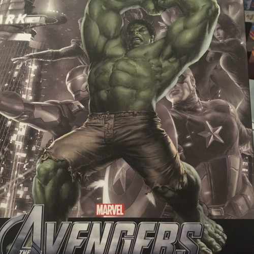 Hulk Statue 12 Inches 30 cm new with realistic base and box