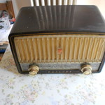 Philips vintage tabletop radio with unknown functionality